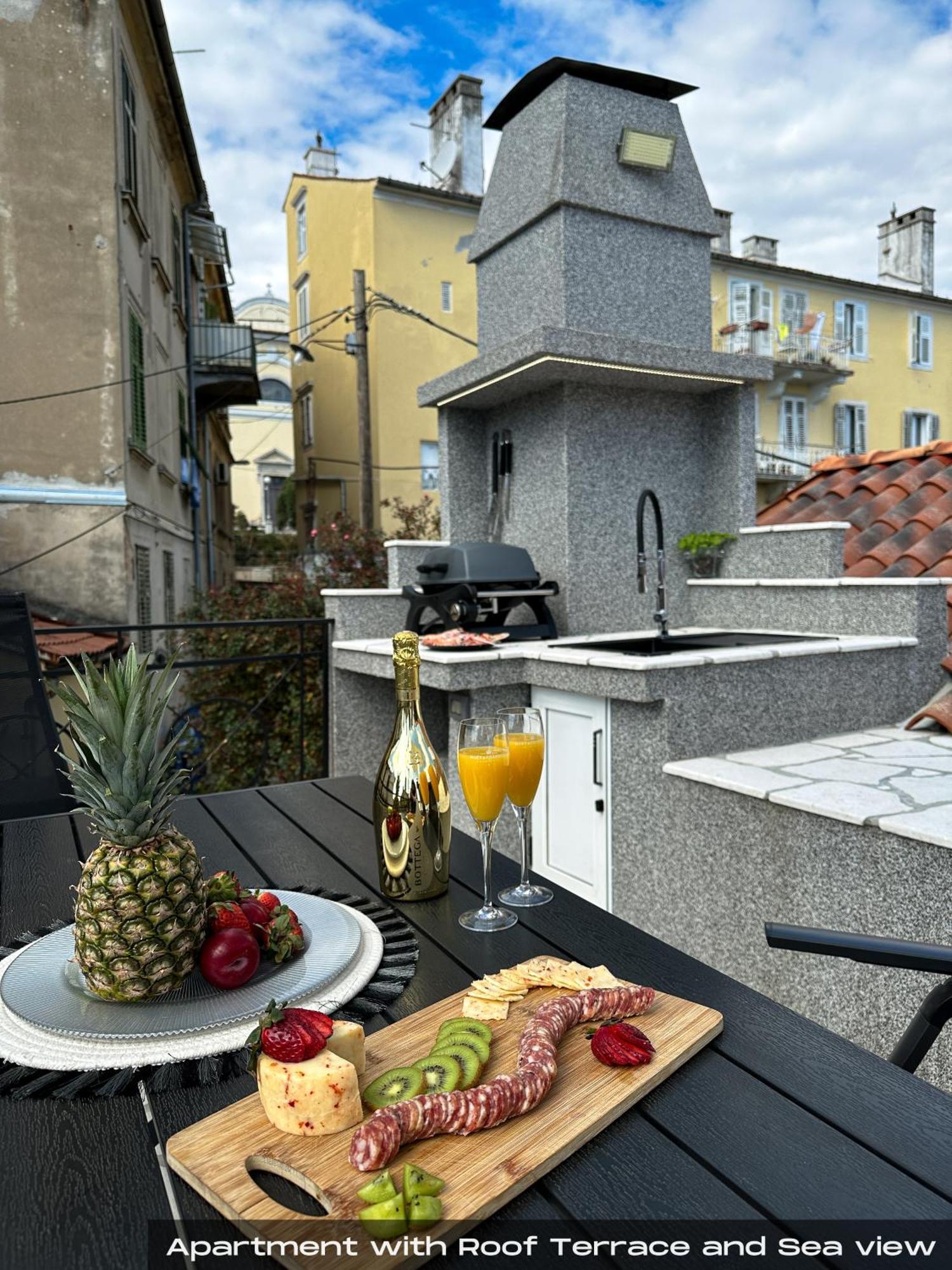 Villa Volos With Roof Terrace, Sea View, Free Private Parking Opatija Eksteriør billede