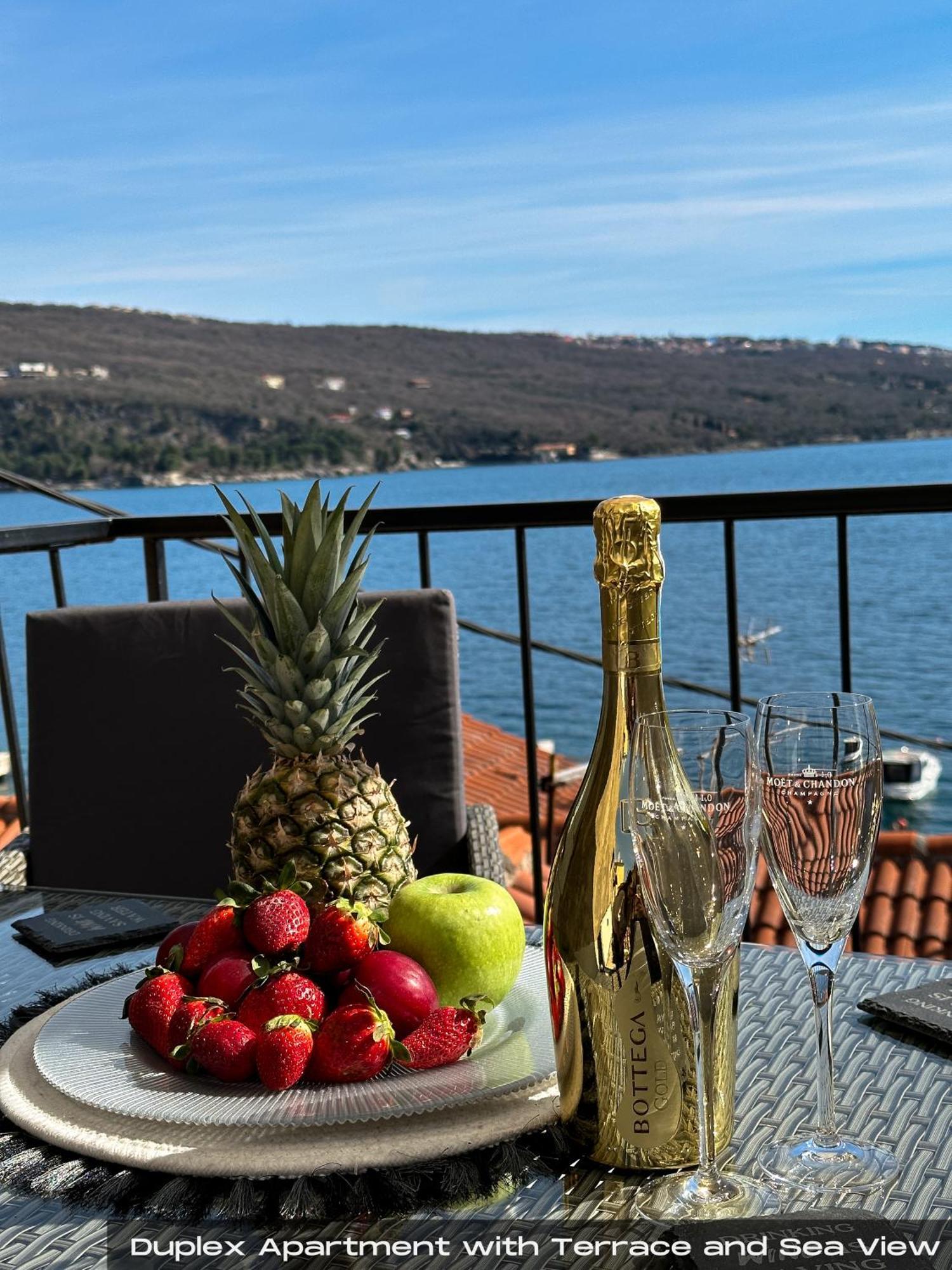 Villa Volos With Roof Terrace, Sea View, Free Private Parking Opatija Eksteriør billede